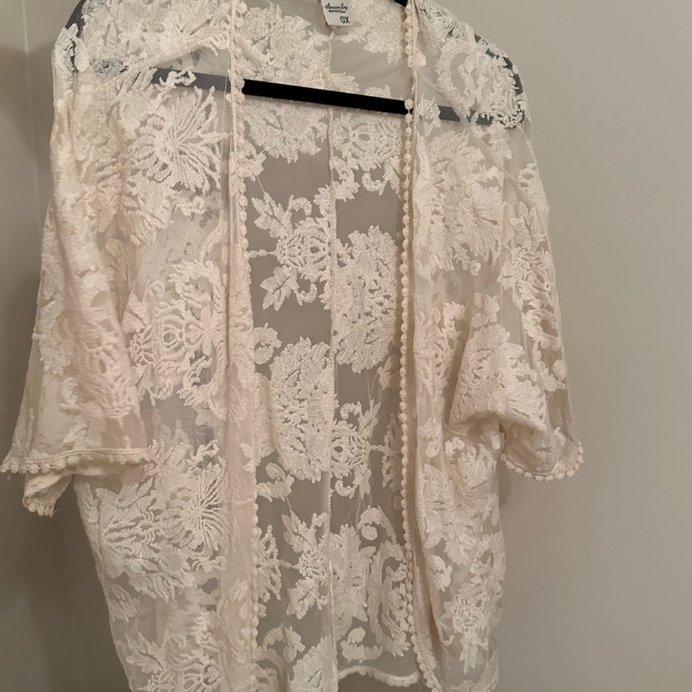Lace kimono creamy